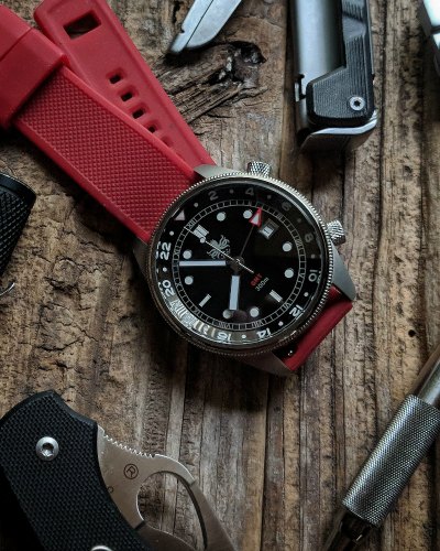 what are some good watches for hiking
