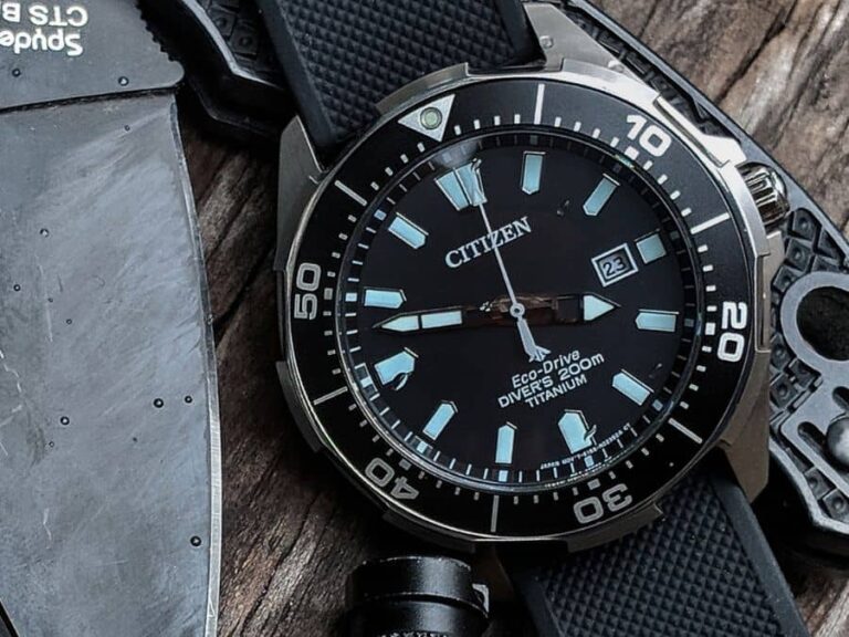 is there a watch with a compass