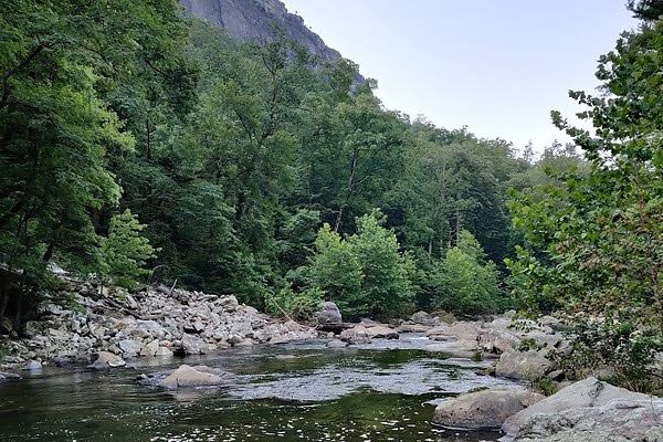 Using a river as a guide when traveling