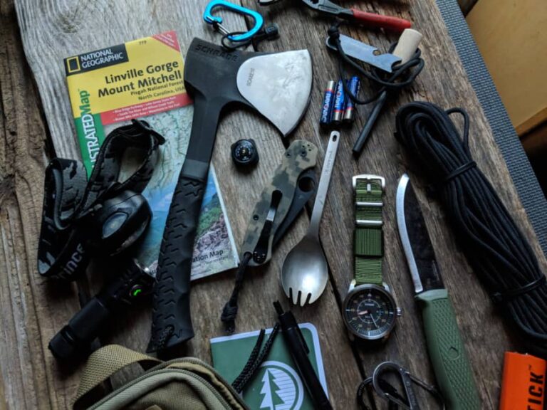 Best Knives for Backpacking and Hiking